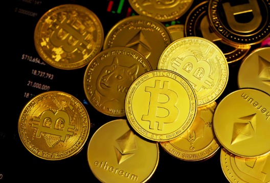Storing Crypto Without Confusion: Exchange Vs Wallet In A Simple Choice Model